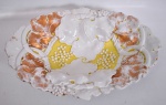 MEISSEN SÉCULO XX - Fruteira  oval em porcelana. Decoração amarela e dourada cobreada, medindo 36 x 26,5 cm.