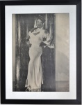 Três fotografias Carmen Miranda. Medidas com moldura 82,5 x 65 cm.