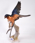 KUNSTABLEILUNZ - Pássaro de porcelana policromada. Altura  27 cm. Com colado. Marcado no fundo.