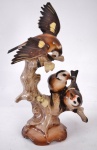 KUNSTABLEILUNZ - Grupo escultórico de porcelana policromada representando pássaros. Com colado.
