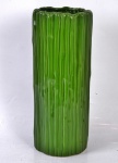 Vaso de cerâmica na cor verde. Altura 28 cm.