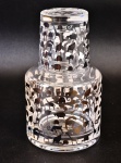 Verre d'eau - Cristal moderno, garrafa coberto de perfis de animais africano em prata. Marcado:    MARCOS SUSANI - ELISABETH VIDAL - For H.W.C  EGIZIA BY SOTTSASS ASSOCIATI. Altura da garrafa 17 cm e do copo 8 cm.