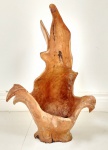 Escultura Natural feita à partir de tronco de árvore. Peça polida. Alt.: 67cm.