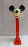 Grande Dispenser de Balas Mickey Mouse (Disney) Manufatura Pez Internacional, 2003, aprox. 30 x 13 x 10cm, segue vazio, no estado apresentado nas fotos