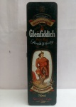 Lata Whisky Escocês Glenfiddich, ricamente Litografada, vazia, aprox. 31 x 9 x 9cm, parte inferior forrada, apresenta marcas de uso (aranhados), segue no estado apresentado nas fotos