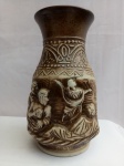 Vaso Floreiro em Cerâmica, aprox. 25,5 x 16cm, Ricamente Adornado em Alto Relevo, Retratando Cenas Galantes, segue no estado apresentado nas fotos