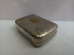Saboneteira em metal, aprox. 7,5 x 5,5 x 2cm, banho com desgastes, com marcas de uso, vendido no estado apresentado nas fotos