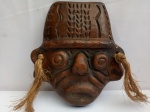 Máscara Decorativa Esculpida em Terracota, aprox. 19 x 17 x 2,5cm, apresenta desgastes, segue no estado apresentado nas fotos