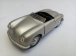 Miniatura Porsche TYP 356, Maisto, escala 1/34, ferro e pneus borracha; aprox. 11 x 5 x 3cm, apresenta marcas de uso