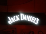 Luminoso Whisky Jack Daniel´s, Funcionando (110V); aprox. 55 x 15 x 2,5cm, material sintético, apresenta marcas do tempo