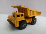 Miniatura Matchbox Faun Dump Truck nº 58, Made in England, 1976, escala 1/64, ferro, aprox. 7,5 x 3,5 x 3,5cm, apresenta marcas de uso