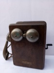 Telefone Parede  KELLOGG, aprox. 30 x 26 x 12cm, Antigo e Original, À Manivela, caixa em madeira, com partes em bronze e metal, em muito bom estado de conservação, não testado