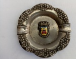 Delicado Cinzeiro de Portugal, Cidade Guarda, aprox. 9cm, em metal, tendo a borda trabalhada retratando flores
