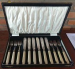 Belíssimo  Conjunto de talheres com 6 garfos e 6 facas antigas - Banho de prata  - (metal espessurado a prata) EPNS  