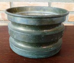 Cachepot para vaso de planta em bronze - precisa de polimento. Mede: 30x10 cm