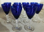 Jogo de 10  taças  para vinho branco  em cristal HERING Azul cobalto . Medem 14 cm