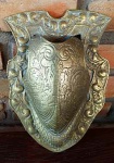 Parte da Frente Escudo de Brasão em bronze .