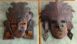 2 Máscaras em folha de cobre trabalhado proveniente da américa central . Mede: 23 x 19 cm