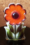 Porta Guardanapo em acrílico representando flor pintada. Mede: 22 cm.