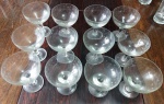 Conjunto de 12 taças de champagnhe em antigo cristal com bolinhas.Mede: 12 cm
