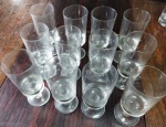 Conjunto de 12 taças de coquetel  em antigo cristal com bolinhas.Mede: 16 cm