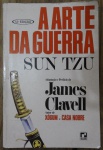 `A Arte da Guerra`, um clássico de Sun Tzu. Adaptação e prefácio de James Clavell. Tradução de José Sanz. Editora Record, Rio, 1983. 112p.