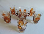 Belo balde de gelo com 05 copos, feitos em cristal Tcheco com rica lapidação de ramagens e estrela no fundo.