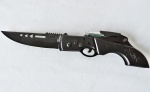 Inusitado canivete em forma de revólver na cor preta. Medida de 24cm.