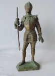 Antiga escultura feita em pesadíssimo bronze (6kg aprox.), representando guerreiro de armadura  e elmo. Medidas de 37cm x 14cm. Obs. falta o escudo.