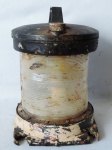 Artefato Náutico -  Maravilhosa e antiga lanterna náutica datada de 1949. Medidas de 29cm x 19cm. Obs. Apresenta desgastes do tempo e sem garantias de funcionamento.