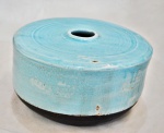 VASO VITRIFICADO IMPORTADO - Belíssimo vaso de cerâmica vitrificada importada de grandes dimensões 50cm x 18cm de alt. Nas cores azul turquesa e marrom escuro.