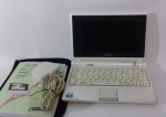 INFORMÁTICA - Netbook de 7'', marca Asus, modelo Eee PC Series, não foi testado. Mede fechado 3 x 16 x 22 cm. Acompanha capa, manual e carregador.