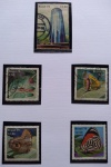 Selos do Brasil, parte de coleção, selos protegidos por Maximaphil de fundo preto. (S168)