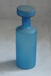 Interessante Licoreiro em vidro artístico satinê na cor azul alt. 25 cm