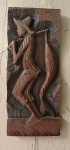 Talha de madeira de tronco representando pescador, marcas de traças já tratada. Med. 0,26cm x 0,62cm.