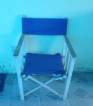 Cadeira Diretor Antiga, estrutura de madeira laqueada de branco, forração em tecido azul.  Med. 86cm x 47cm x 54cm