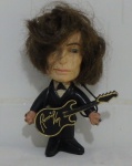 COLECIONISMO - Boneco antigo do Cantor Roni Von com sua guitarra. Alt 13 cm