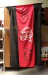 Bandeira antiga do Clube de Regatas do Flamengo em bom estado de conservação.