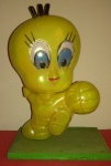 Boneco do Piu-Piu, esportista na caixa original, tamanho de 17 cm de altura, base de 12 cm x 9,5 cm