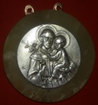 Medalha com face principal em Prata, figura religiosa e fundo em bronze!!!