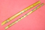 Arte popular, 2 flautas apenas decorativas, artesanato, fabricadas em bambum, 39 cm