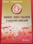 Livro do Internacional Futebol Clube, desde 1909!!! Sangue, suor e talento, o segredo do colorado!!! 250 Páginas, capa brochura, edição de 2009!!!