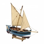 Barco pesqueiro feito em madeira com ricos acabamentos e velas de tecido. Medida 30x28cm. Acompanha base de apoio.
