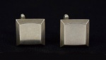 Colecionismo - Muito elegante par de  abotoaduras de prata teor 835. marca de prateiro não identificado. Med   2 x 2 cm  Peso 11 gramas  . Marcas de uso.