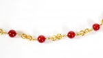 JÓIA - Elegante colar de ouro teor 750 e esferas de pedra vermelha. Possivelmente de origem Italiana. Marcas de uso. Med. 42 cm de comprimento(FECHADO). MED TOTAL : 84 CM .PESO TOTAL: 42 GRAMAS.