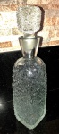 Belíssima garrafa licoreiro, de vidro especial, da déc. de 80. Med. 40cm de altura.