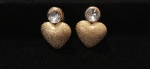 CÓPIA DE JOIA- Lindo par de brincos em metal dourado, escovado, em formato de coração. Brincos de pressão. Med. 4cm