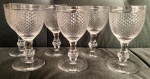 Belíssimo conjunto de 06 taças para vinho / água, de vidro, lapidação no estilo Português, Bico de Jaca. Med. 17cm de altura, cada. Novas, sem uso.
