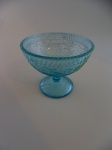 Carameleira de cristal prensado azul celeste, altura 11 cm.