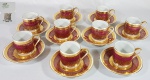 LIMOGES - Lote com 9 luxuosas xícaras para café com  borda vermelho bordô e rica douração. Med. xícara 5 cm e pires 11 cm